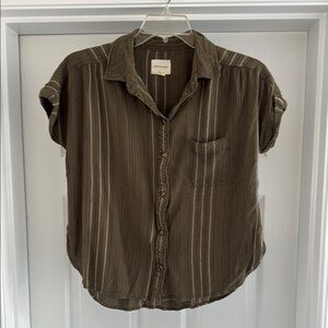 Women’s American eagle top. Camp collar button up.